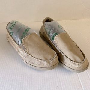 Crocs Women’s Canvas Loafer Tan Size 10